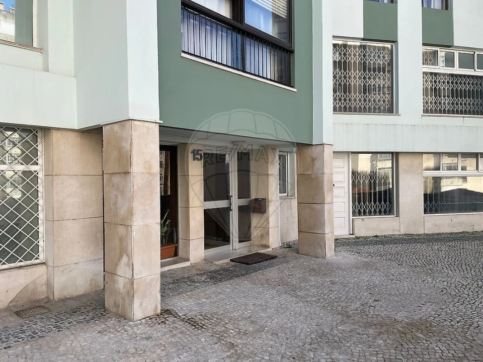 Apartamento T4 para Venda em Algés, Linda-A-Velha e Cruz Quebrada-Dafundo Foto 1
