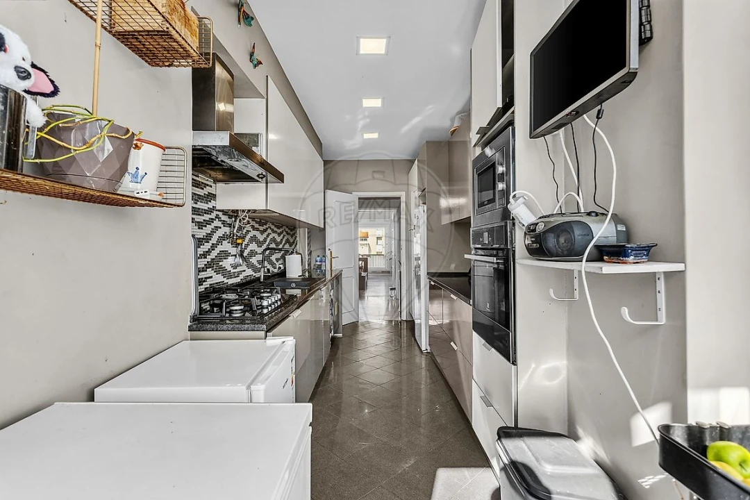 Apartamento T4 para Venda em Algés, Linda-A-Velha e Cruz Quebrada-Dafundo Foto 1