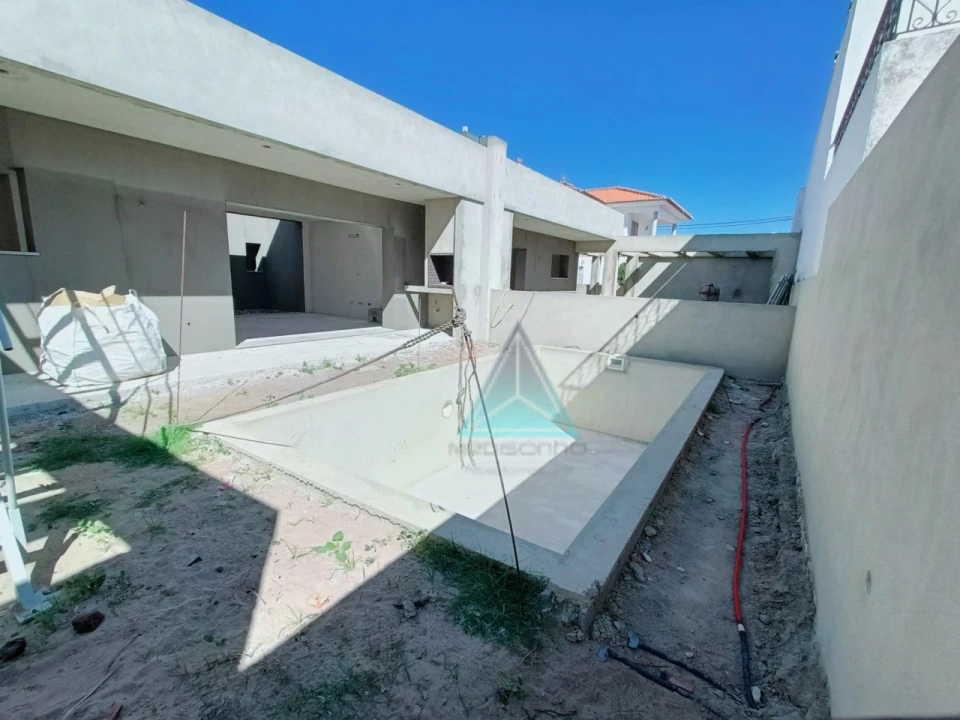 Moradia T4 para Venda em Fernao Ferro Foto 5