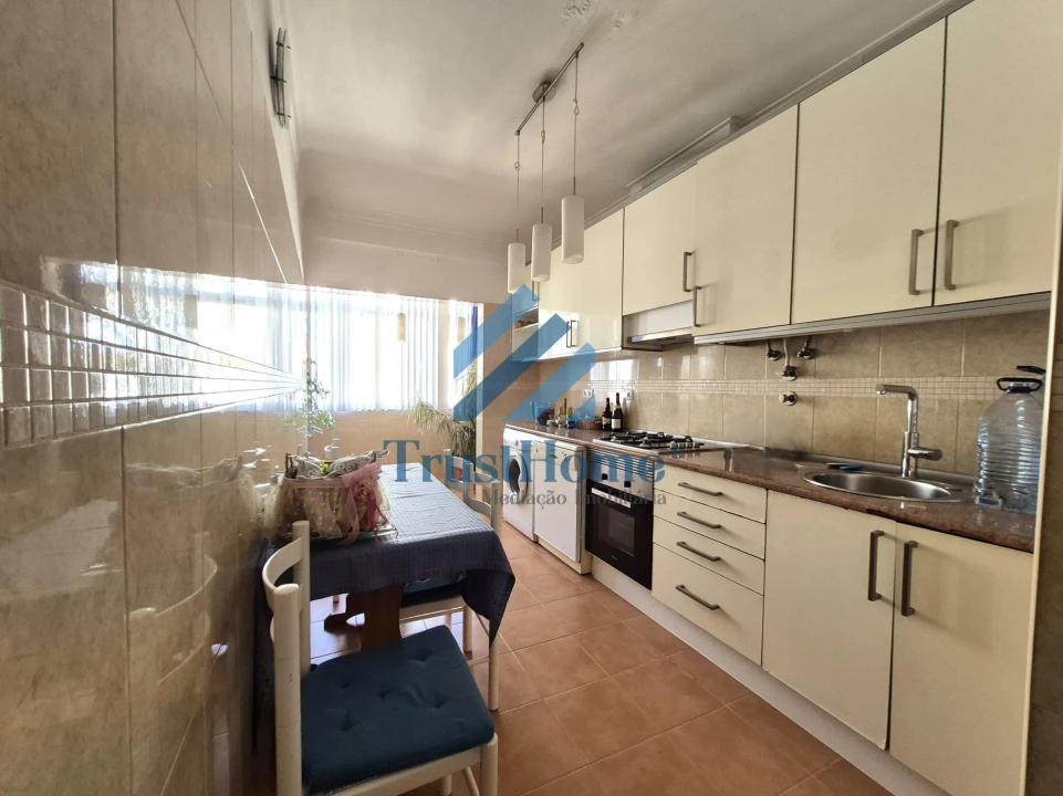 Apartamento T3 para Venda em Almada, Cova da Piedade, Pragal e Cacilhas Foto 1