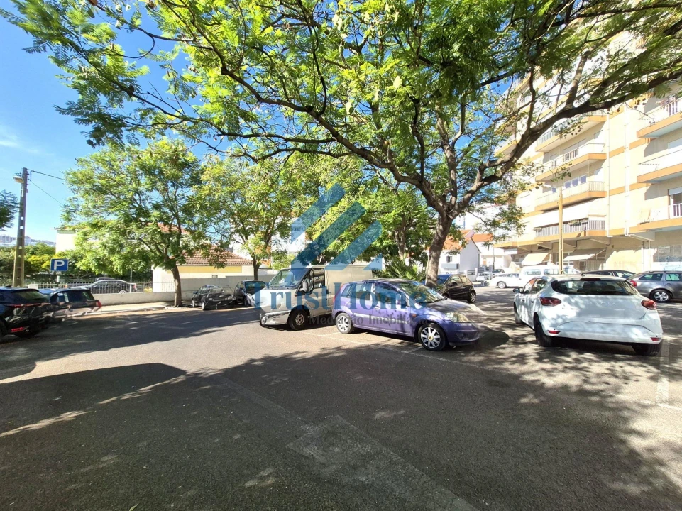 Apartamento T3 para Venda em Almada, Cova da Piedade, Pragal e Cacilhas Foto 44