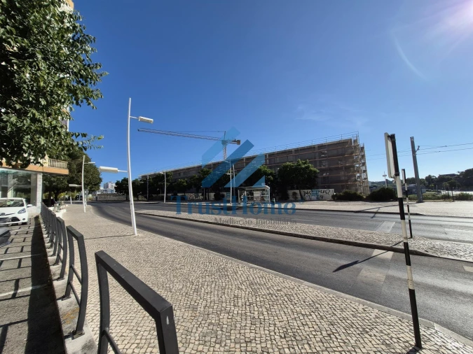 Apartamento T3 para Venda em Almada, Cova da Piedade, Pragal e Cacilhas Foto 41