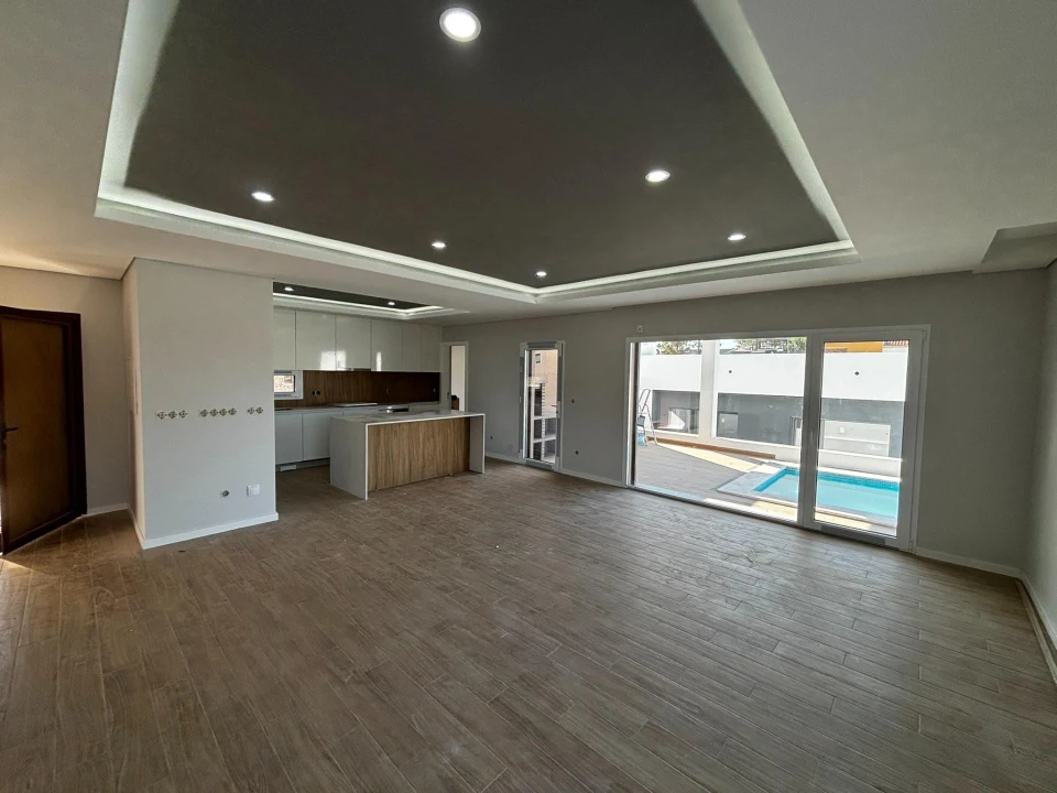 Moradia T4 para Venda em Fernao Ferro Foto 2