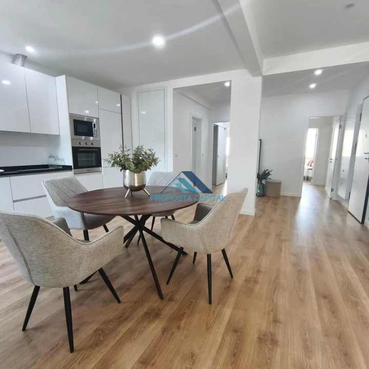 Apartamento T3 para Venda em Benfica Foto 3