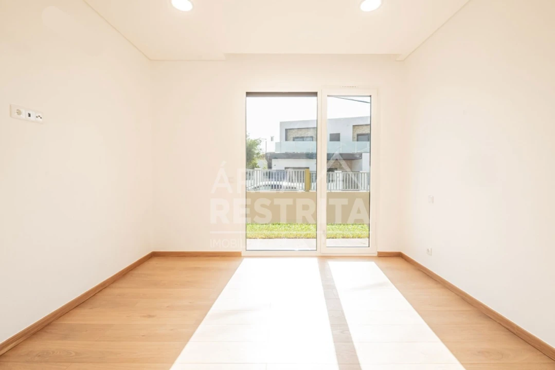 Moradia T4 para Venda em Azeitão (São Lourenço e São Simão) Foto 42