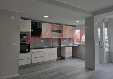 Apartamento T2 para Venda em Oeiras e São Julião da Barra, Paço de Arcos e Caxias