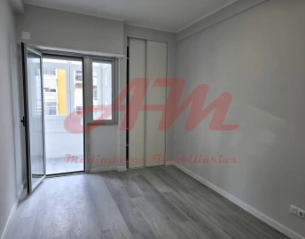 Apartamento T2 para Venda em Oeiras e São Julião da Barra, Paço de Arcos e Caxias