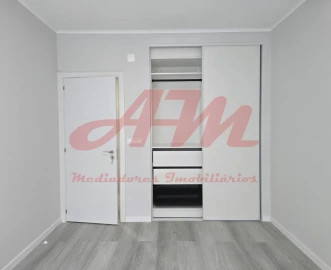 Apartamento T2 para Venda em Oeiras e São Julião da Barra, Paço de Arcos e Caxias
