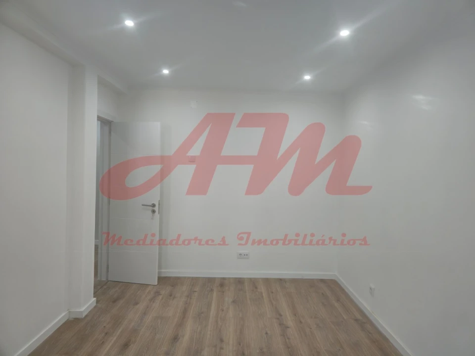 Apartamento T3 para Venda em Venteira Foto 9