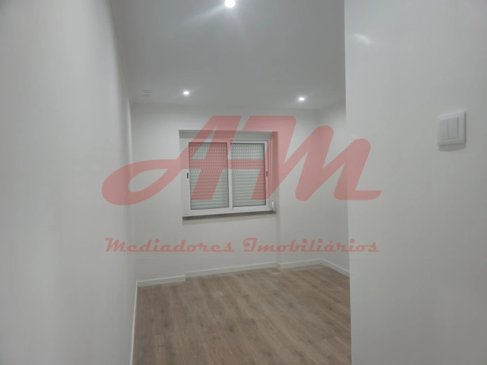 Apartamento T3 para Venda em Venteira Foto 12