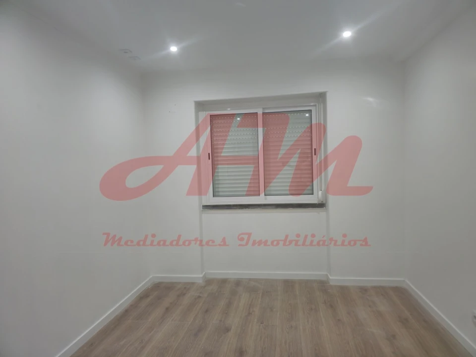 Apartamento T3 para Venda em Venteira Foto 20