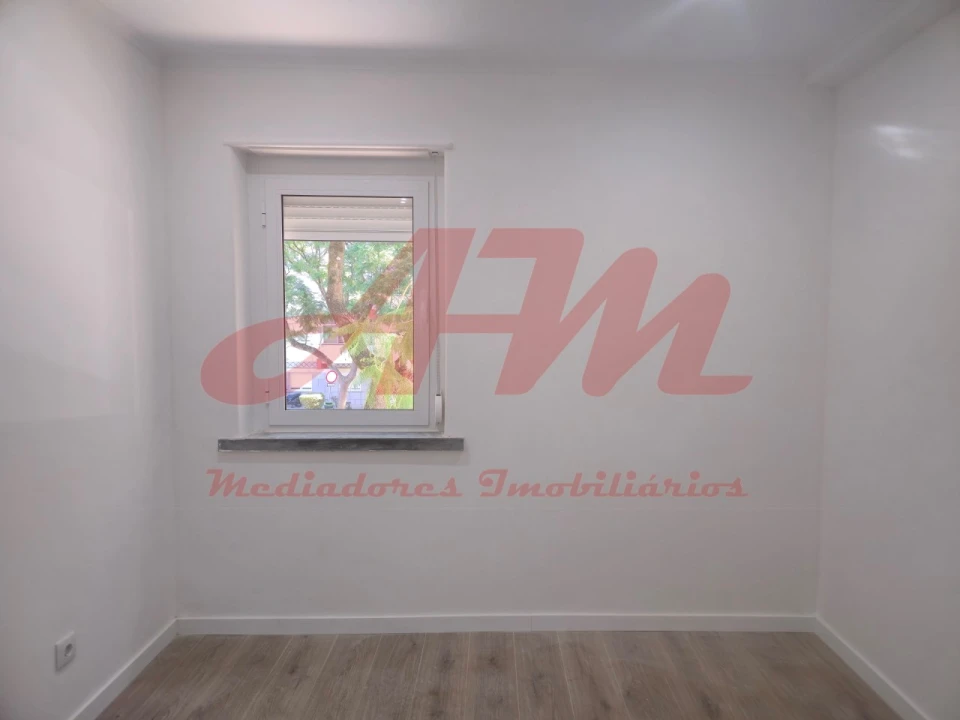 Apartamento T3 para Venda em Venteira Foto 23