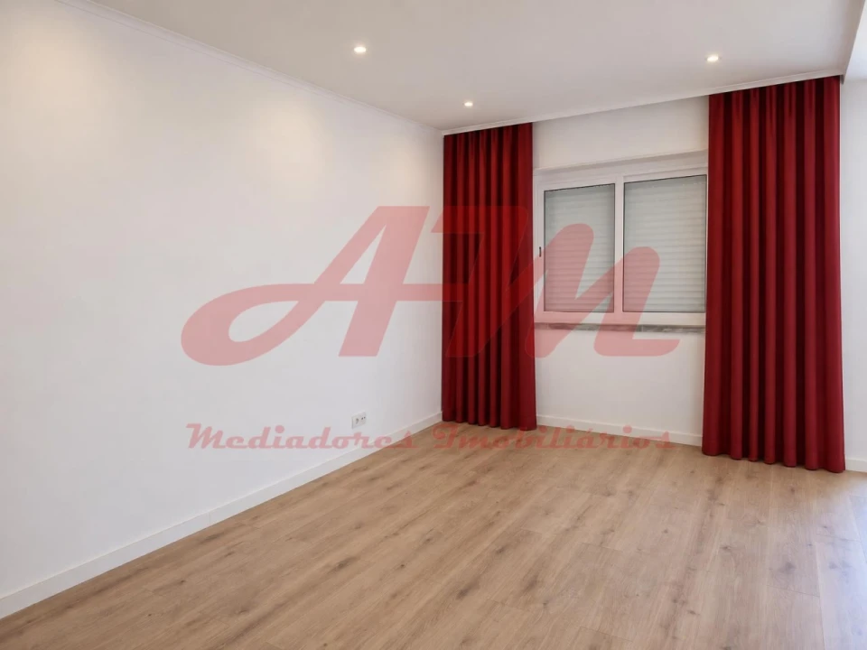 Apartamento T3 para Venda em Venteira Foto 4