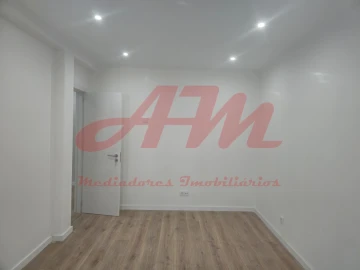 Apartamento T3 para Venda em Venteira