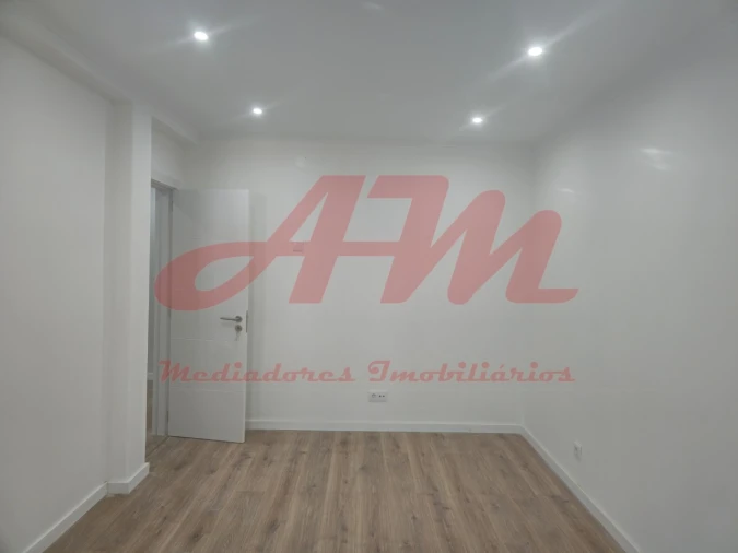 Apartamento T3 para Venda em Venteira Foto 9