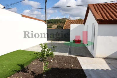 Moradia T2 para Venda em São João da Ribeira e Ribeira de São João