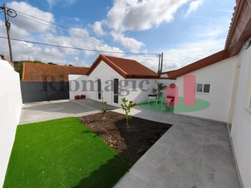 Moradia T2 para Venda em São João da Ribeira e Ribeira de São João