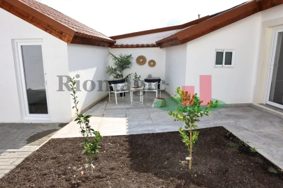 Moradia T2 para Venda em São João da Ribeira e Ribeira de São João
