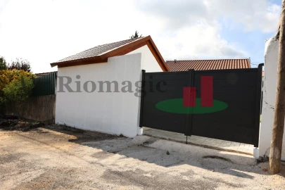 Moradia T2 para Venda em São João da Ribeira e Ribeira de São João
