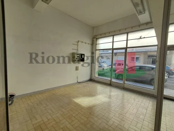 Loja para Arrendamento em Nossa Senhora do Pópulo, Coto e São Gregório