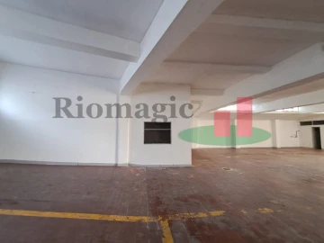 Loja para Arrendamento em Nossa Senhora do Pópulo, Coto e São Gregório