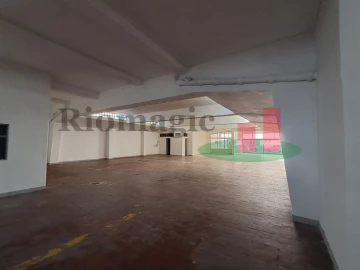 Loja para Arrendamento em Nossa Senhora do Pópulo, Coto e São Gregório