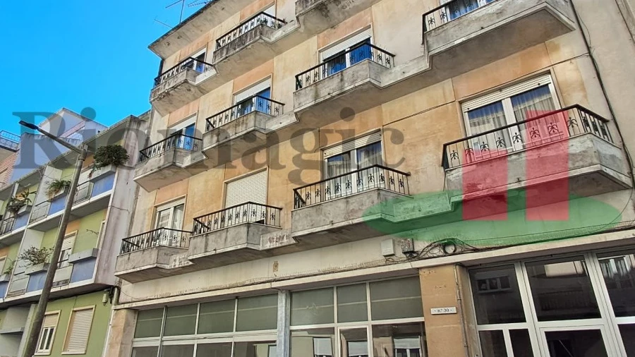Loja para Arrendamento em Nossa Senhora do Pópulo, Coto e São Gregório