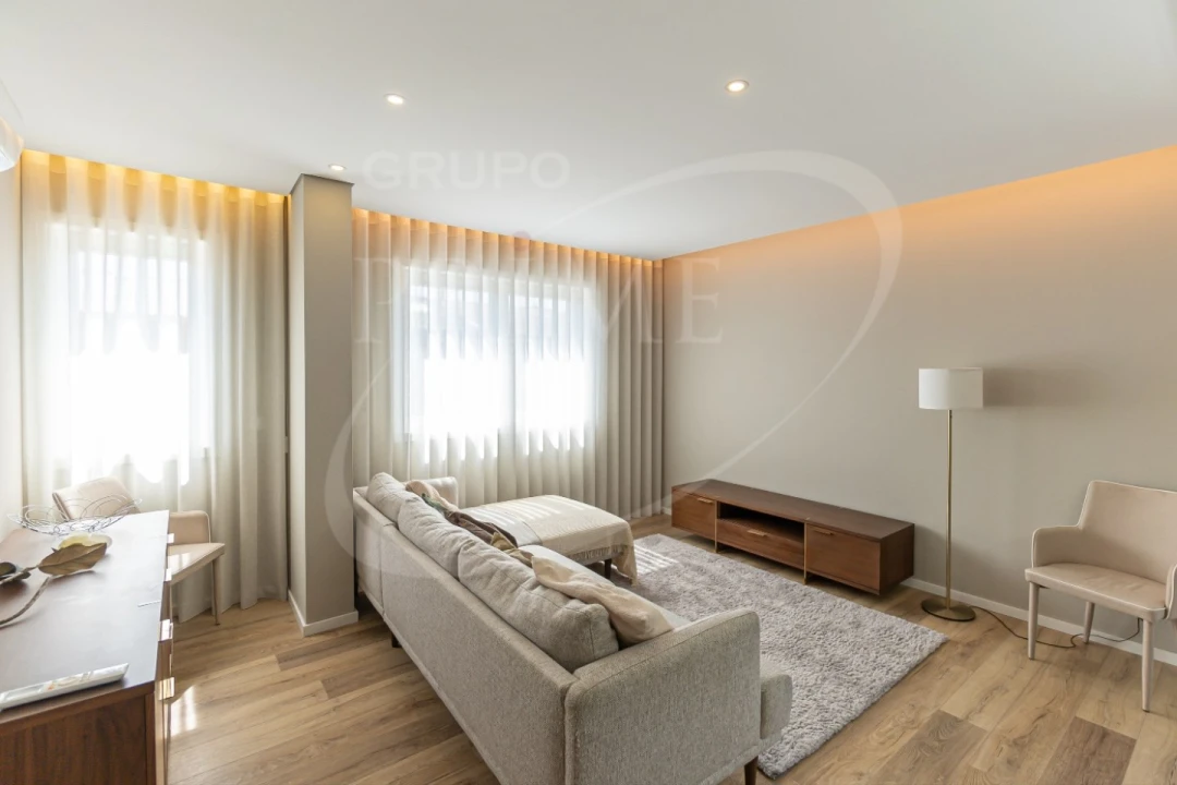 Apartamento T2 para Arrendamento em Aldoar, Foz do Douro e Nevogilde Foto 3
