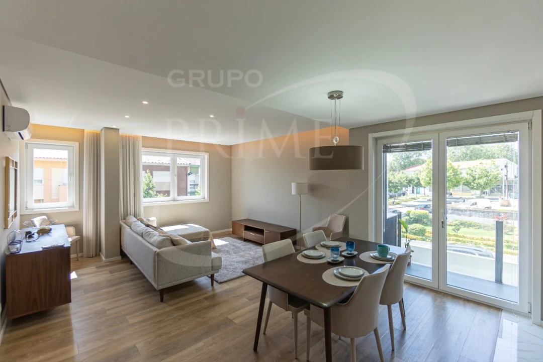Apartamento T2 para Arrendamento em Aldoar, Foz do Douro e Nevogilde Foto 1