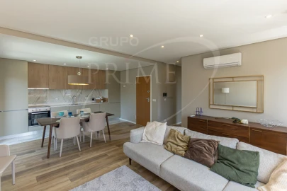 Apartamento T2 para Arrendamento em Aldoar, Foz do Douro e Nevogilde