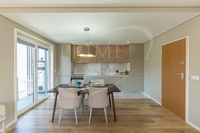 Apartamento T2 para Arrendamento em Aldoar, Foz do Douro e Nevogilde