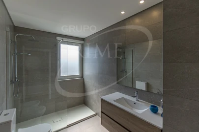 Apartamento T2 para Arrendamento em Aldoar, Foz do Douro e Nevogilde