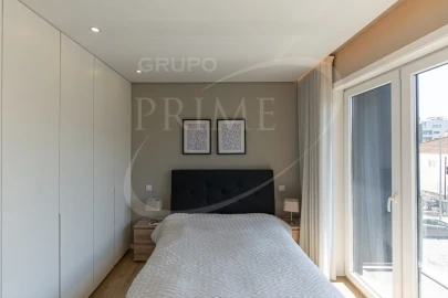 Apartamento T2 para Arrendamento em Aldoar, Foz do Douro e Nevogilde