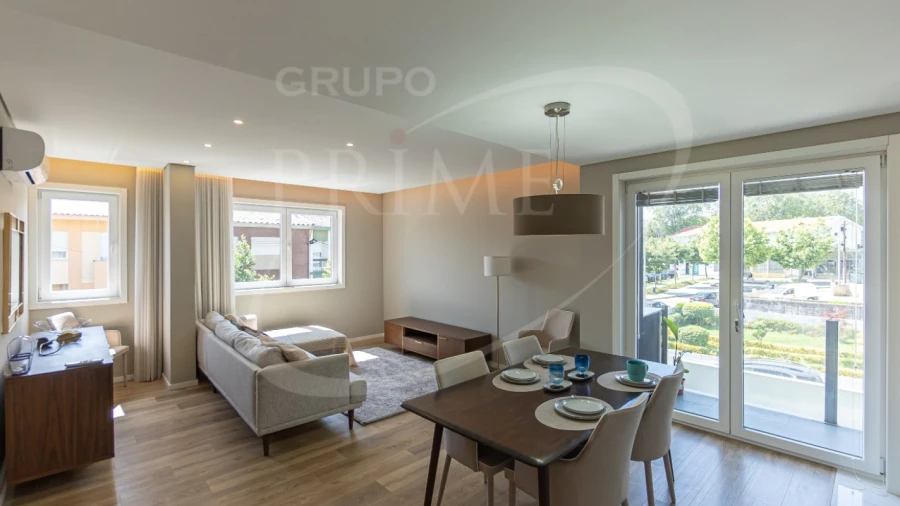 Apartamento T2 para Arrendamento em Aldoar, Foz do Douro e Nevogilde