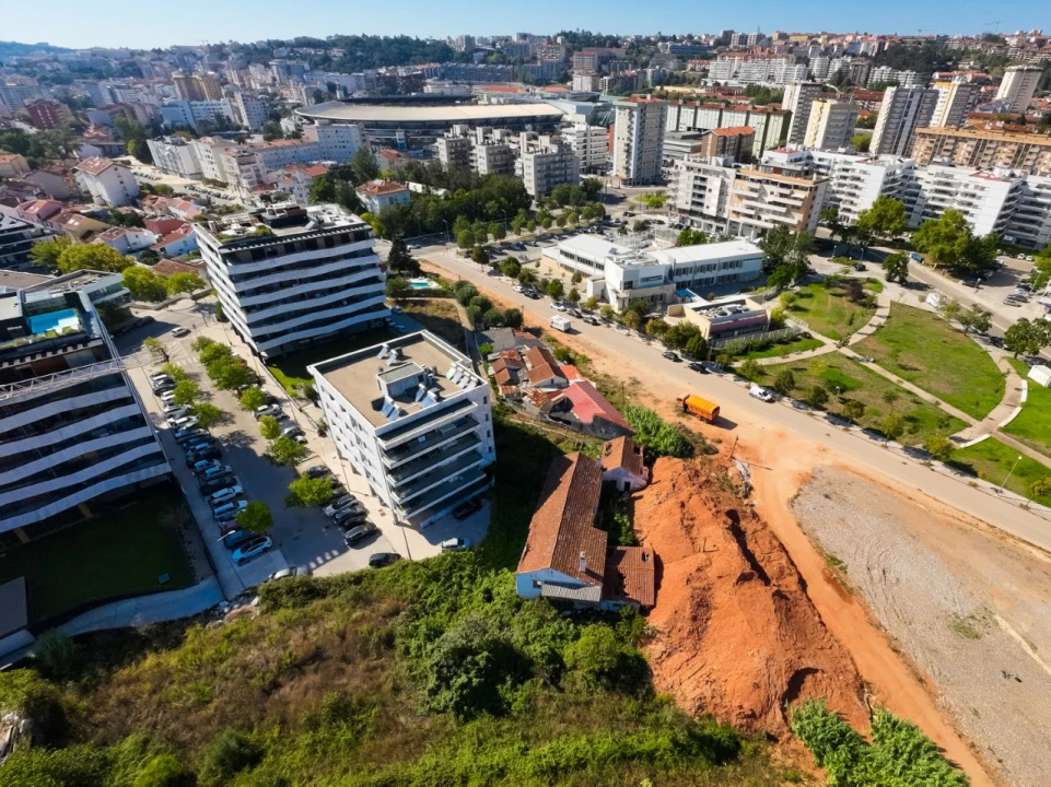 Moradia T3 para Venda em Santo Antonio dos Olivais Foto 1