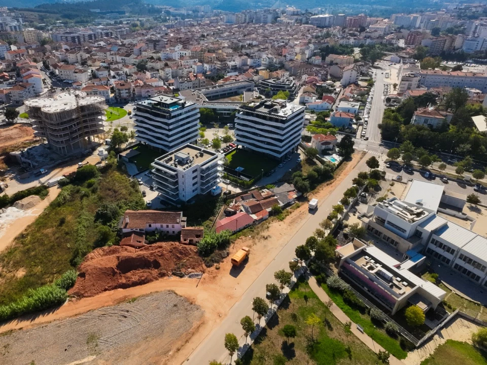 Moradia T3 para Venda em Santo Antonio dos Olivais Foto 3