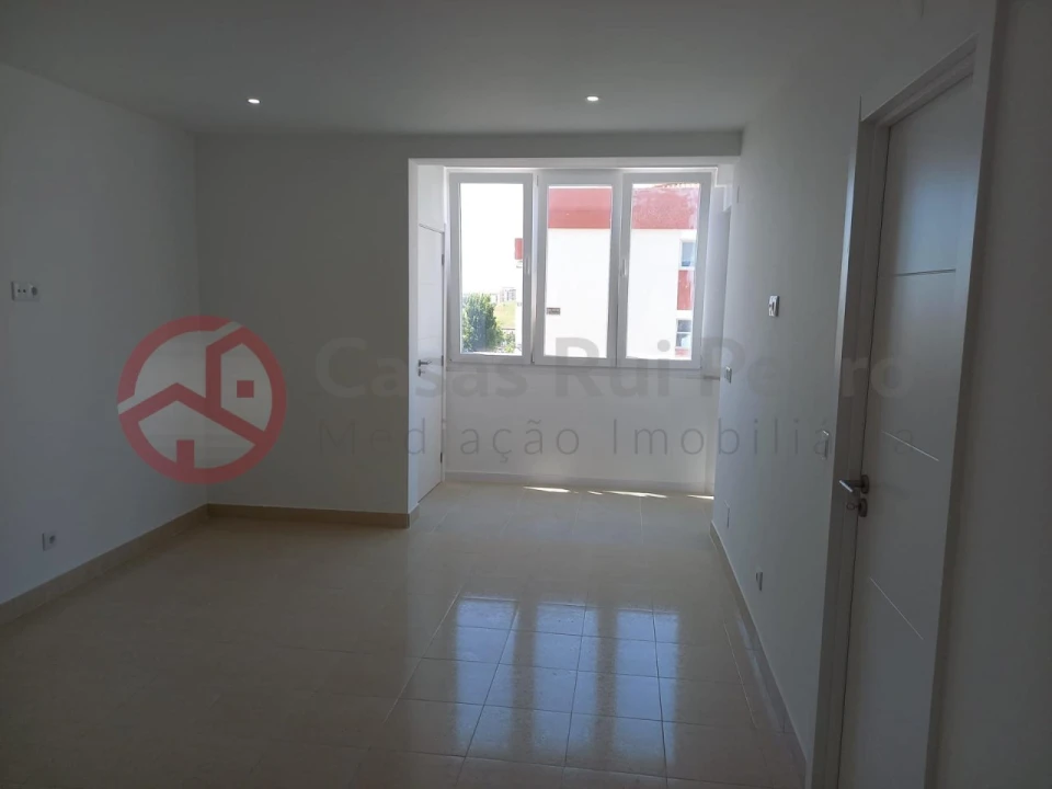 Apartamento T1 para Venda em Massamá e Monte Abraão Foto 5