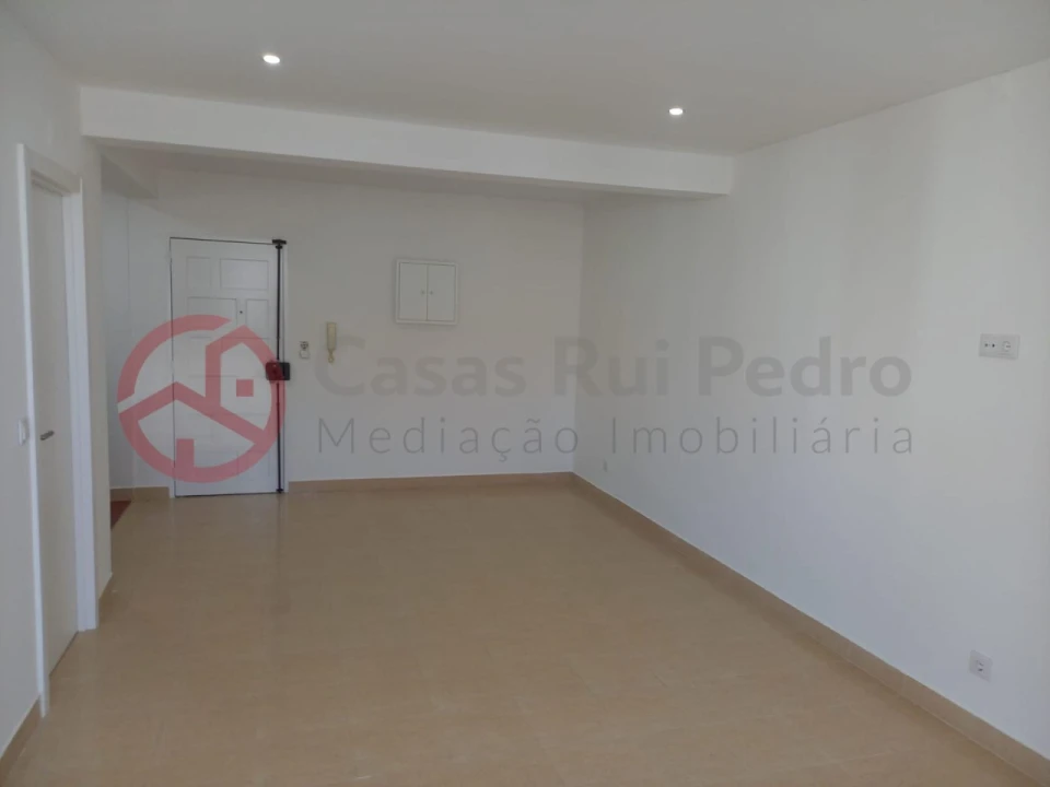 Apartamento T1 para Venda em Massamá e Monte Abraão Foto 6