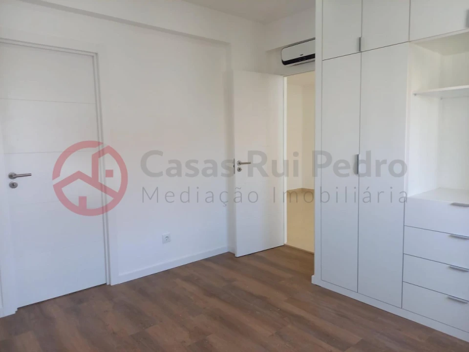 Apartamento T1 para Venda em Massamá e Monte Abraão Foto 10