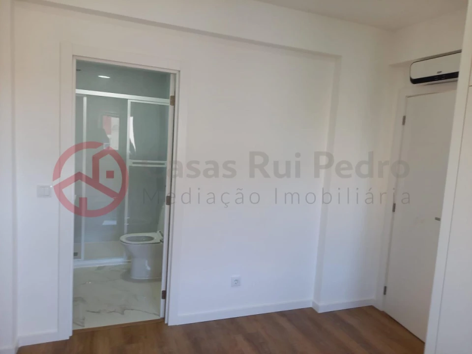 Apartamento T1 para Venda em Massamá e Monte Abraão Foto 13
