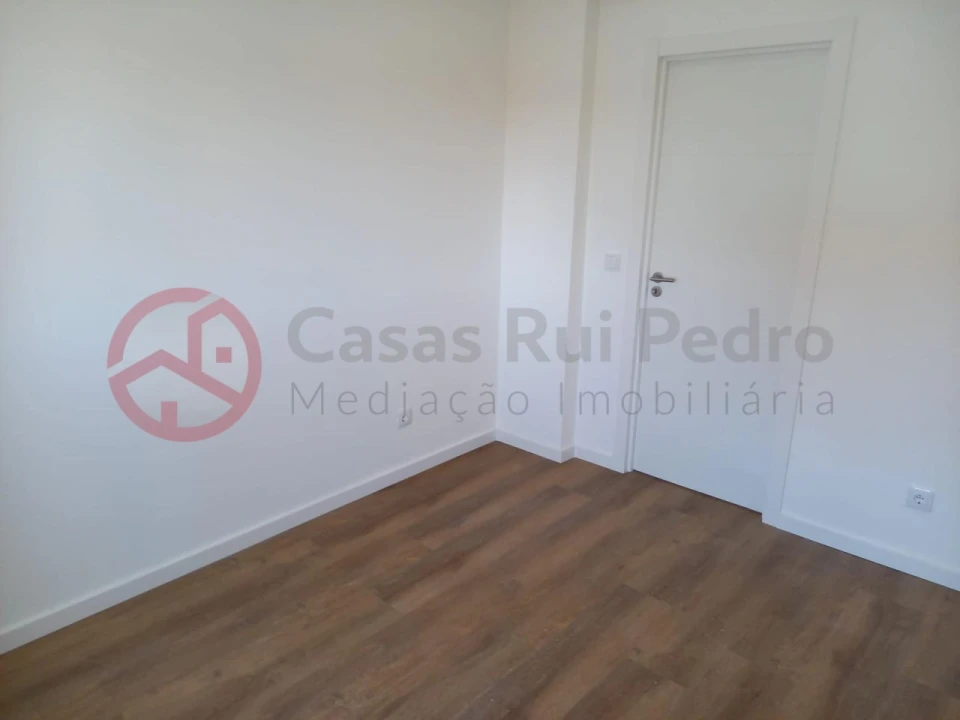 Apartamento T1 para Venda em Massamá e Monte Abraão Foto 15
