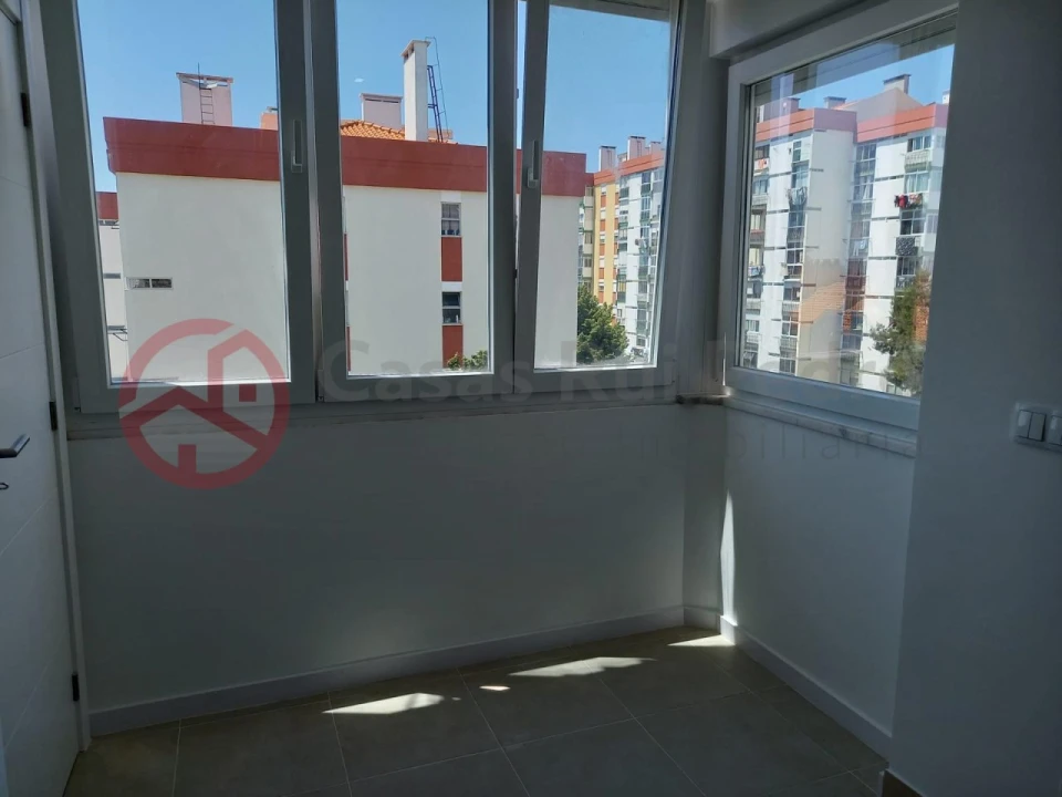 Apartamento T1 para Venda em Massamá e Monte Abraão Foto 19