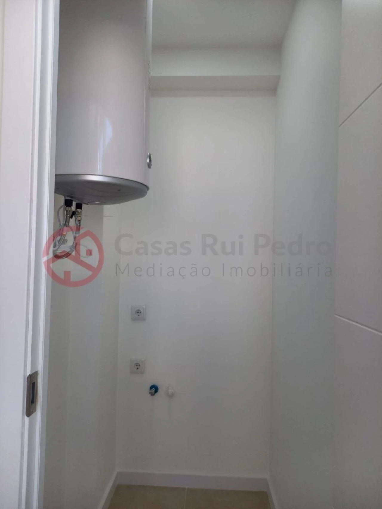 Apartamento T1 para Venda em Massamá e Monte Abraão Foto 25