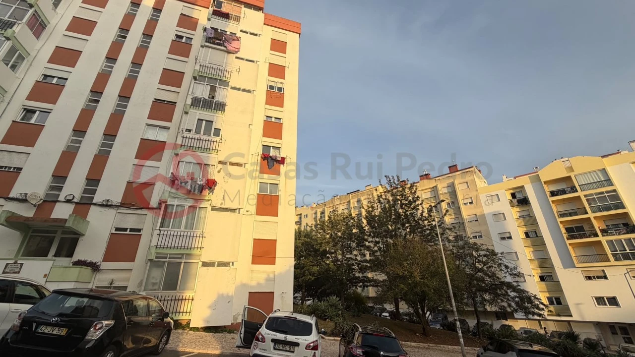 Apartamento T1 para Venda em Massamá e Monte Abraão Foto 43