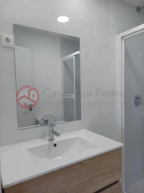 Apartamento T1 para Venda em Massamá e Monte Abraão