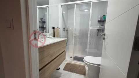 Apartamento T1 para Venda em Massamá e Monte Abraão