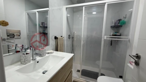 Apartamento T1 para Venda em Massamá e Monte Abraão