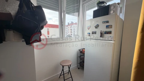 Apartamento T1 para Venda em Massamá e Monte Abraão
