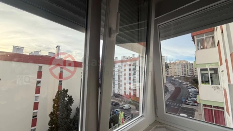 Apartamento T1 para Venda em Massamá e Monte Abraão