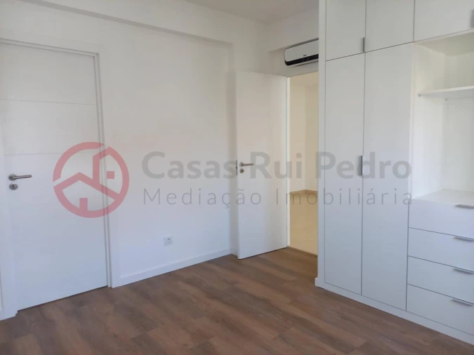 Apartamento T1 para Venda em Massamá e Monte Abraão Foto 10